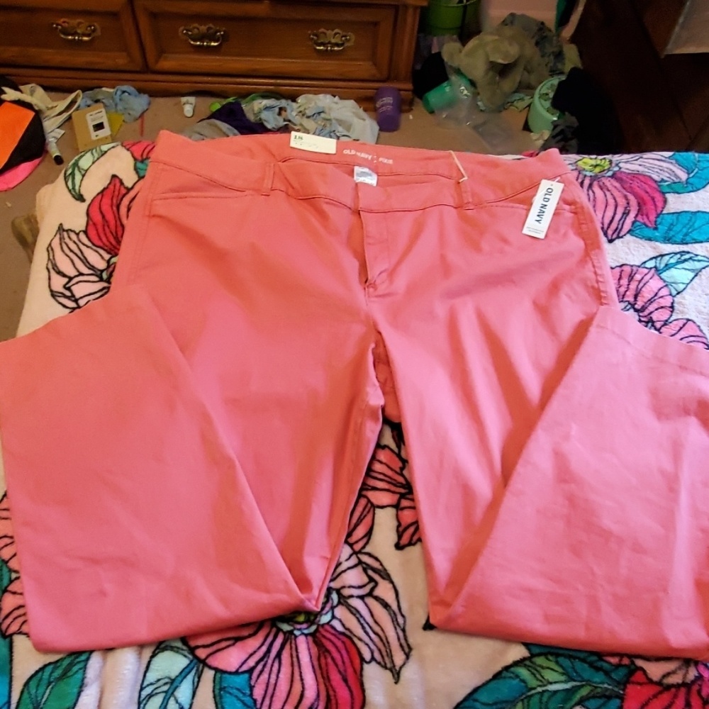 Old Navy  pixie chino pants